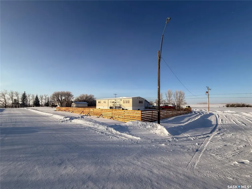 203 4th Avenue Climax SK S0N 0N0