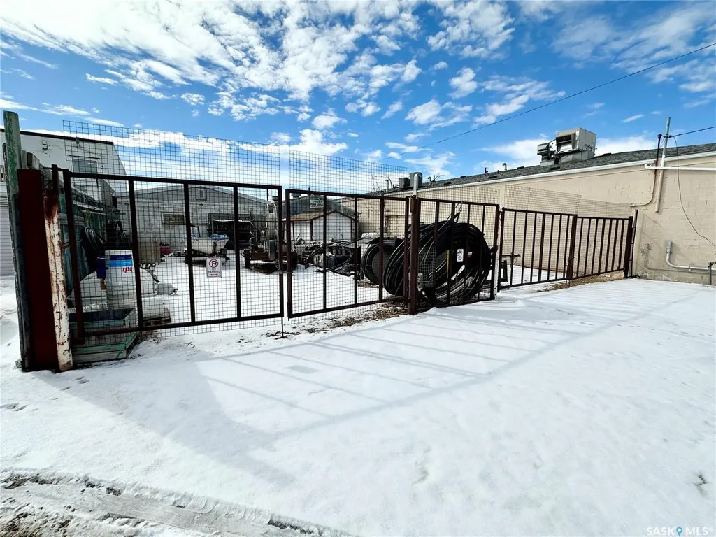 405 & 407 Railway Avenue Weyburn SK S4H 0A7