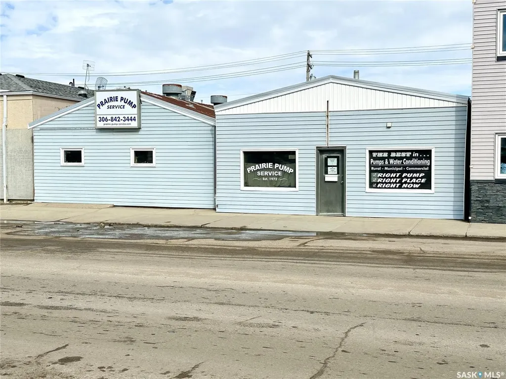 405 & 407 Railway Avenue Weyburn SK S4H 0A7