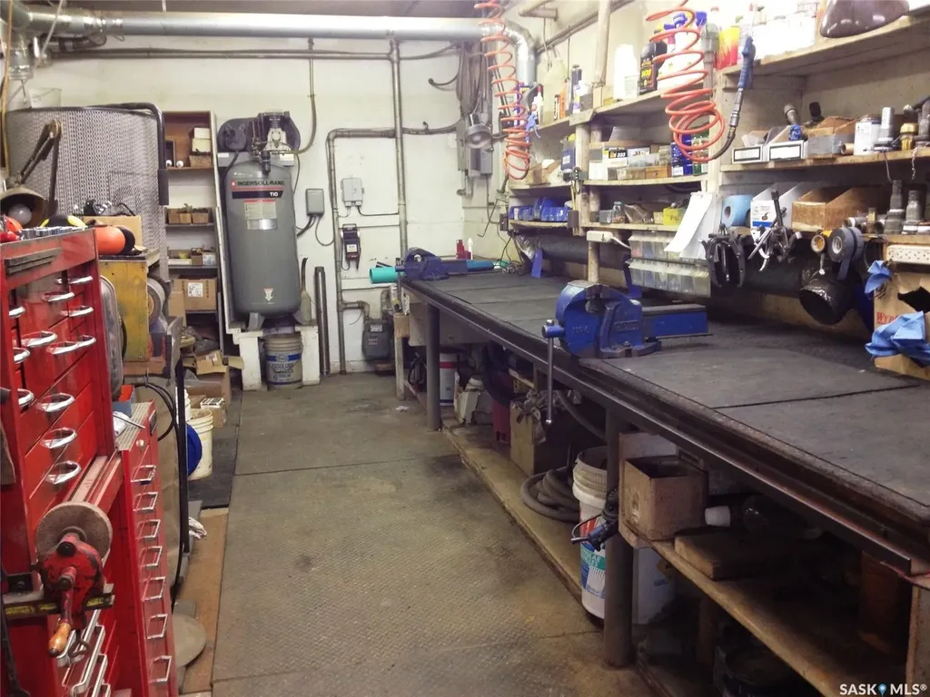405 & 407 Railway Avenue Weyburn SK S4H 0A7