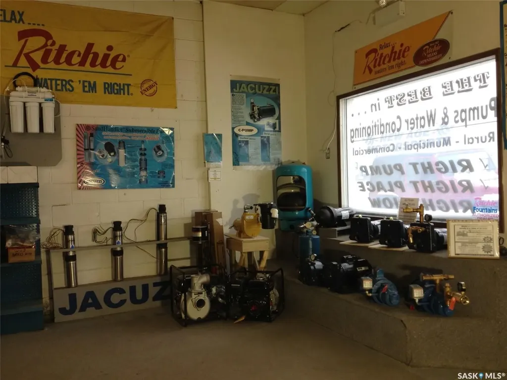 405 & 407 Railway Avenue Weyburn SK S4H 0A7