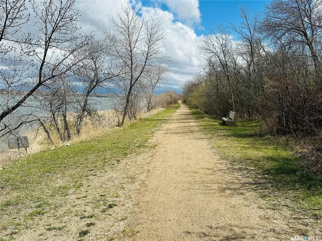 641 Grand Avenue Buena Vista SK S2V 1A2