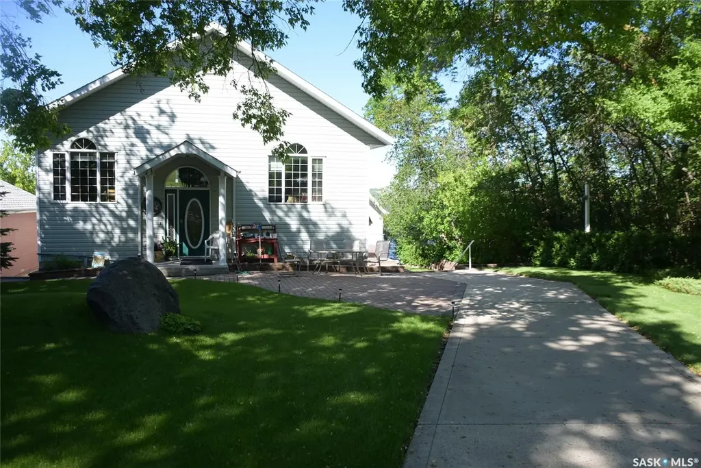 368 South Katepwa Drive Katepwa Beach SK S0A 0A0