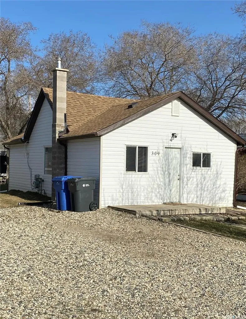 309 5th Street W Carlyle SK S0C 0R0