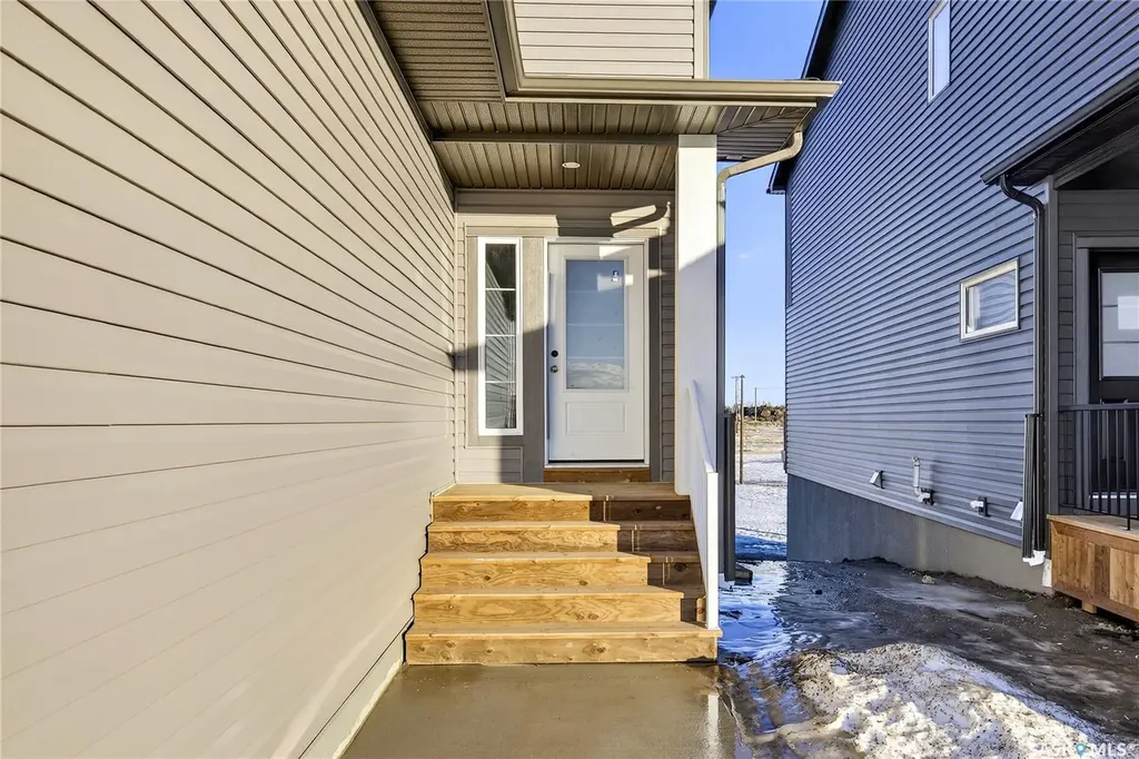 283 Nazarali Way Saskatoon SK S7V 1X6
