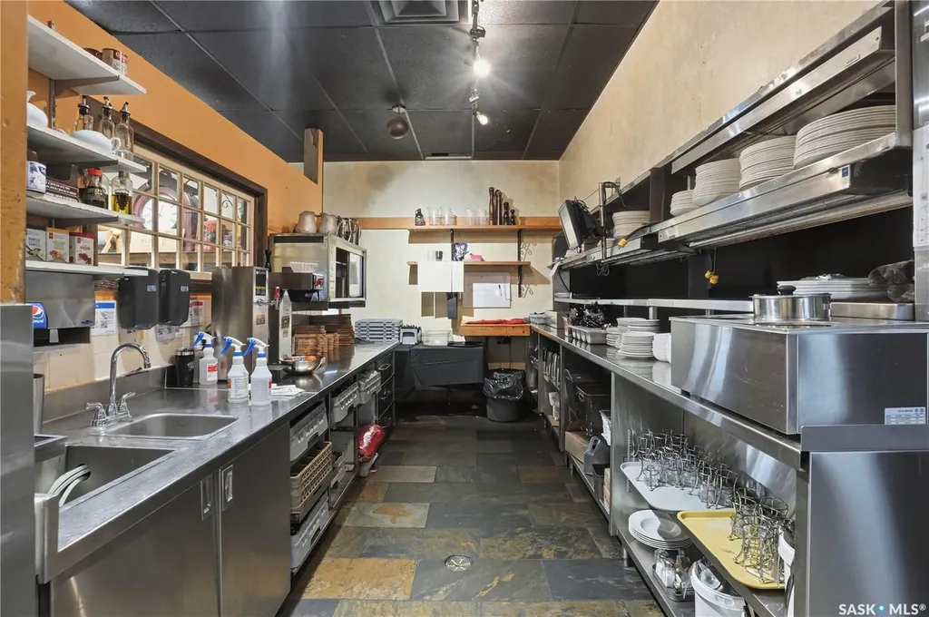 2806 8th Street E Saskatoon SK S7H 1A9