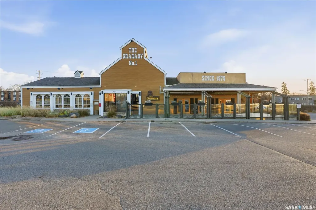 2806 8th Street E Saskatoon SK S7H 1A9