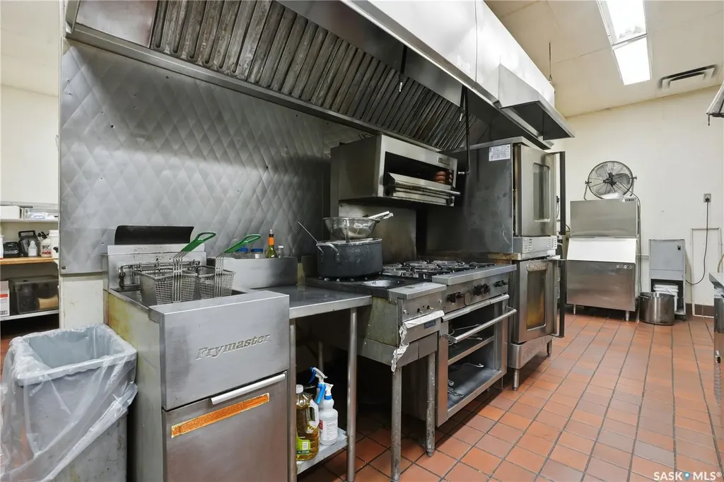 2806 8th Street E Saskatoon SK S7H 1A9