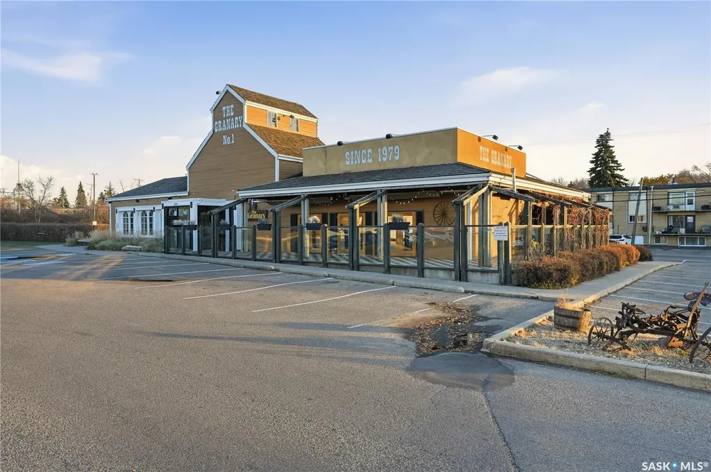 2806 8th Street E Saskatoon SK S7H 1A9