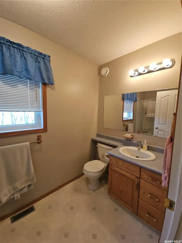260 5th Avenue E Unity SK S0K 4L0