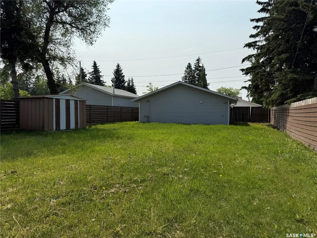 518 3rd Avenue W Meadow Lake SK S9X 1B3
