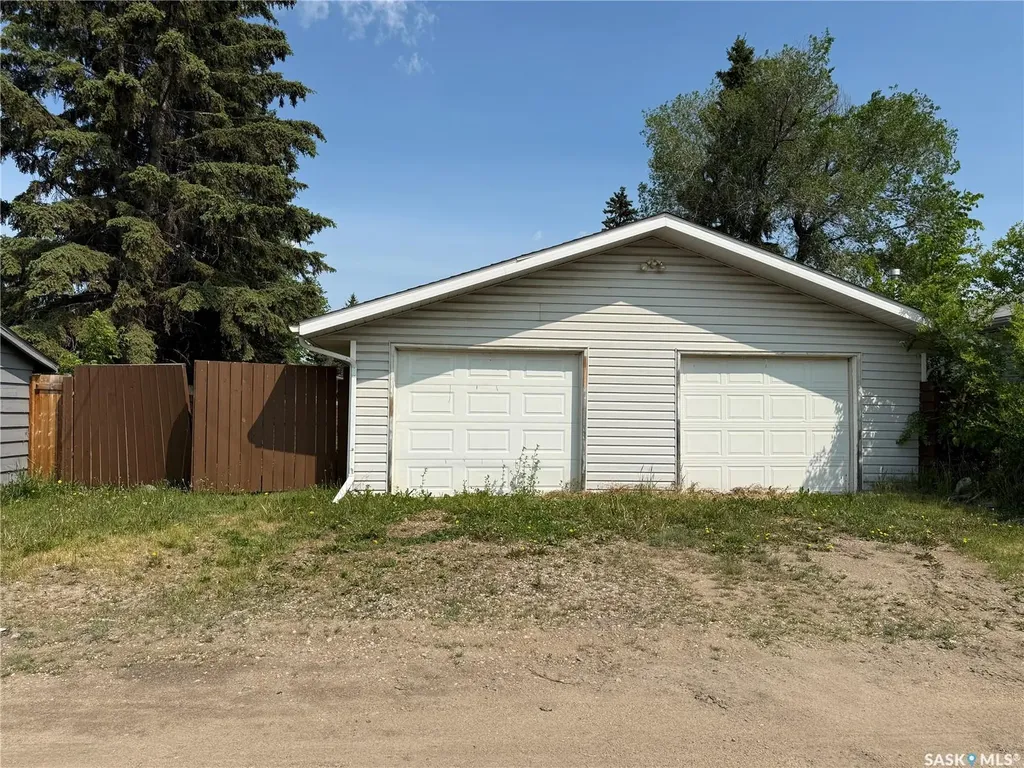 518 3rd Avenue W Meadow Lake SK S9X 1B3