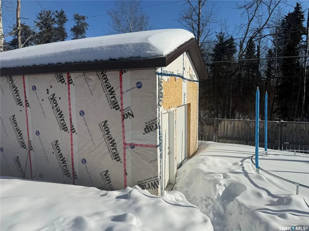 804 Studer Street La Ronge SK S0J 1L0