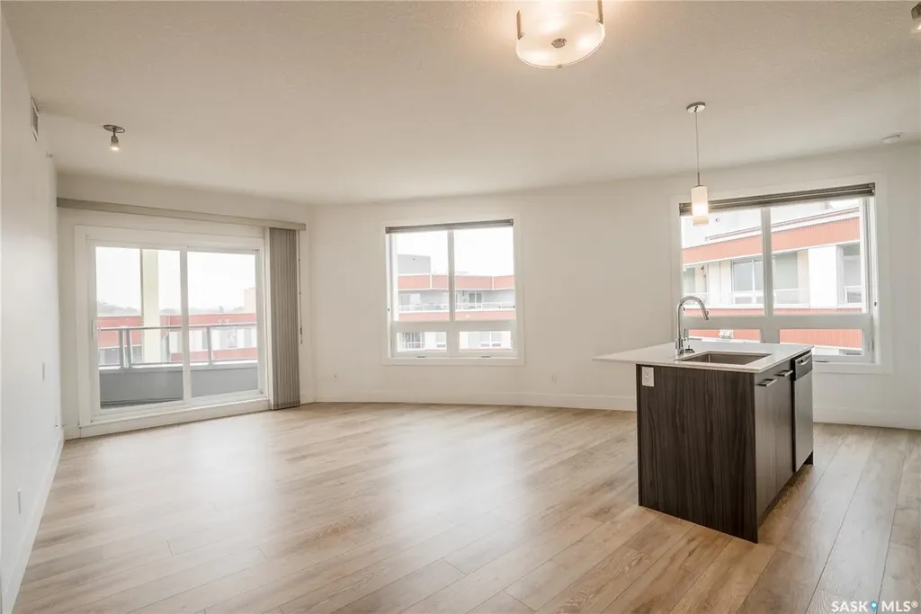 409 B Avenue S Saskatoon SK S7M 5M8