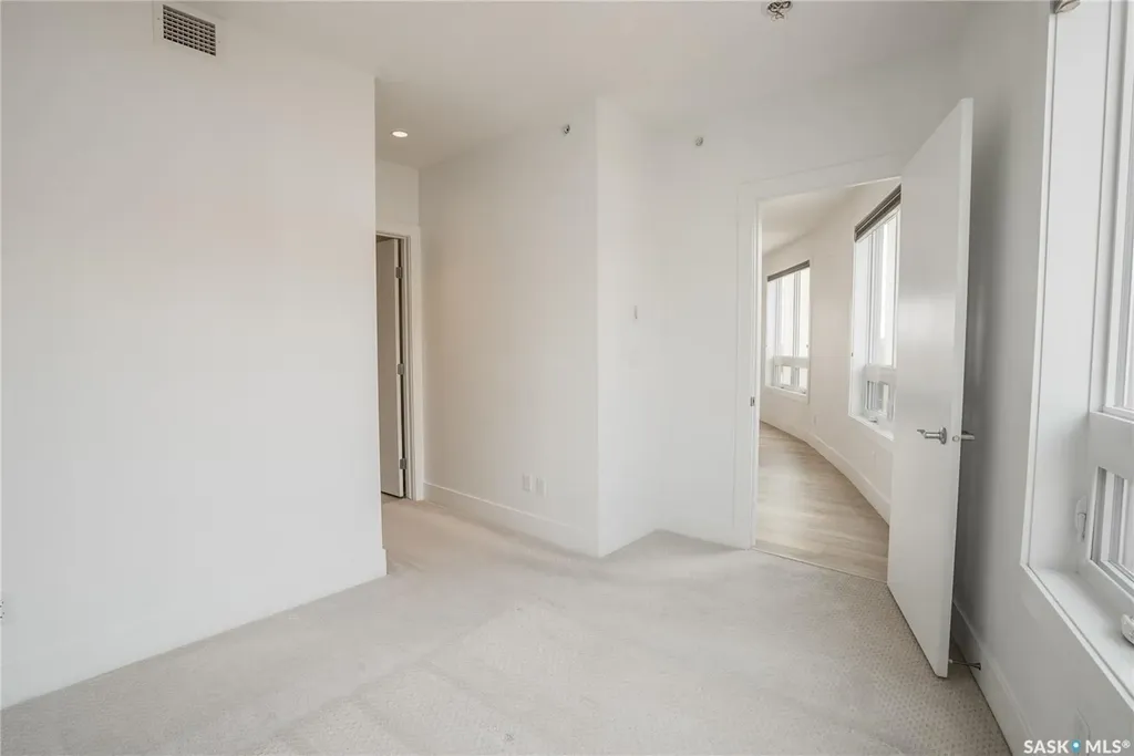 409 B Avenue S Saskatoon SK S7M 5M8