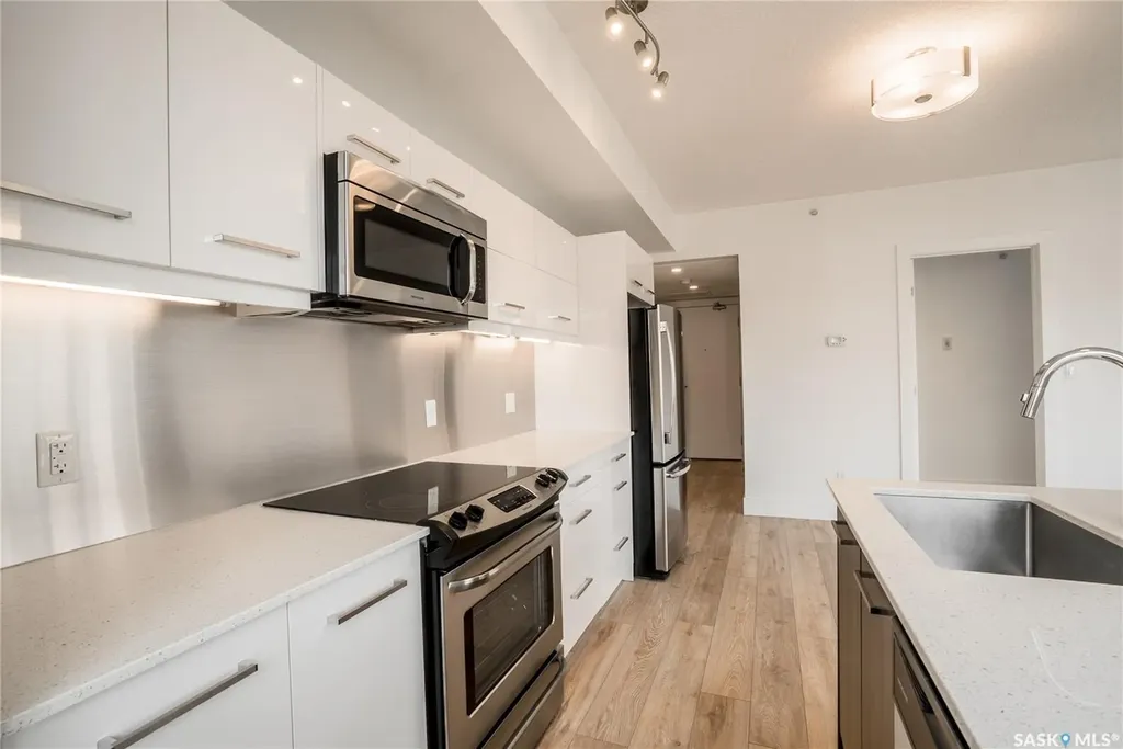 409 B Avenue S Saskatoon SK S7M 5M8
