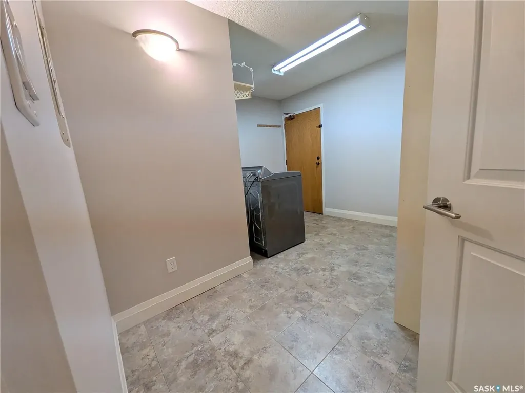 921 Main Street E Saskatoon SK S7H 0K5