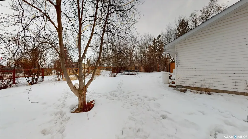 107 3rd Avenue Scott SK S0K 4A0