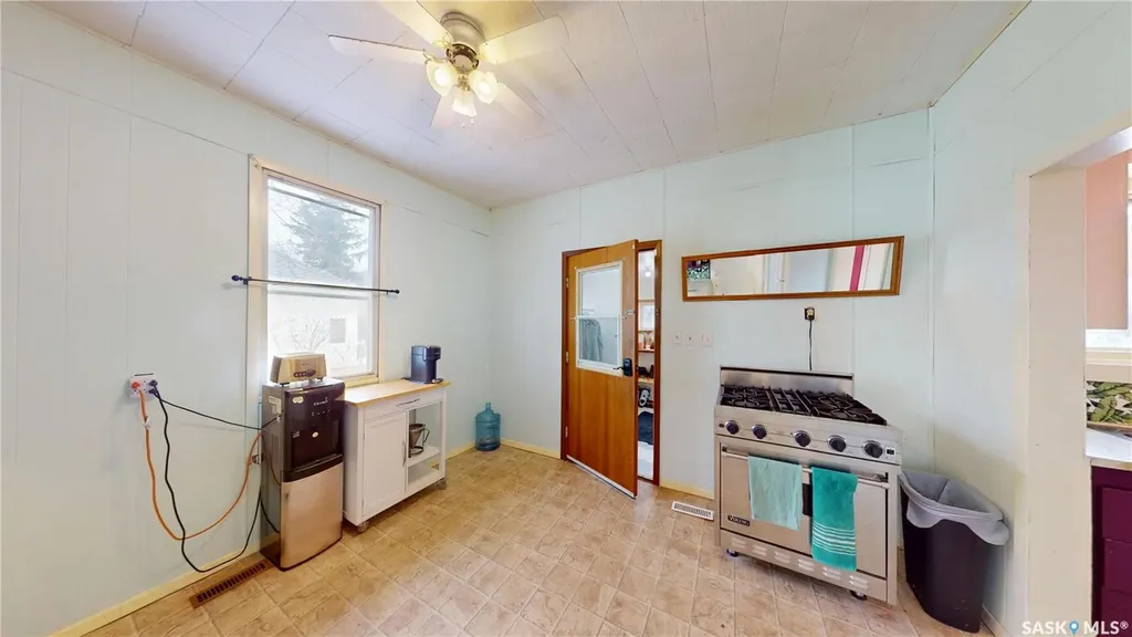 107 3rd Avenue Scott SK S0K 4A0
