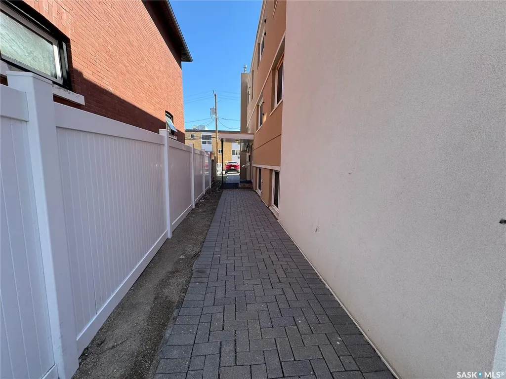 2125 Lorne Street Regina SK S4P 2M6