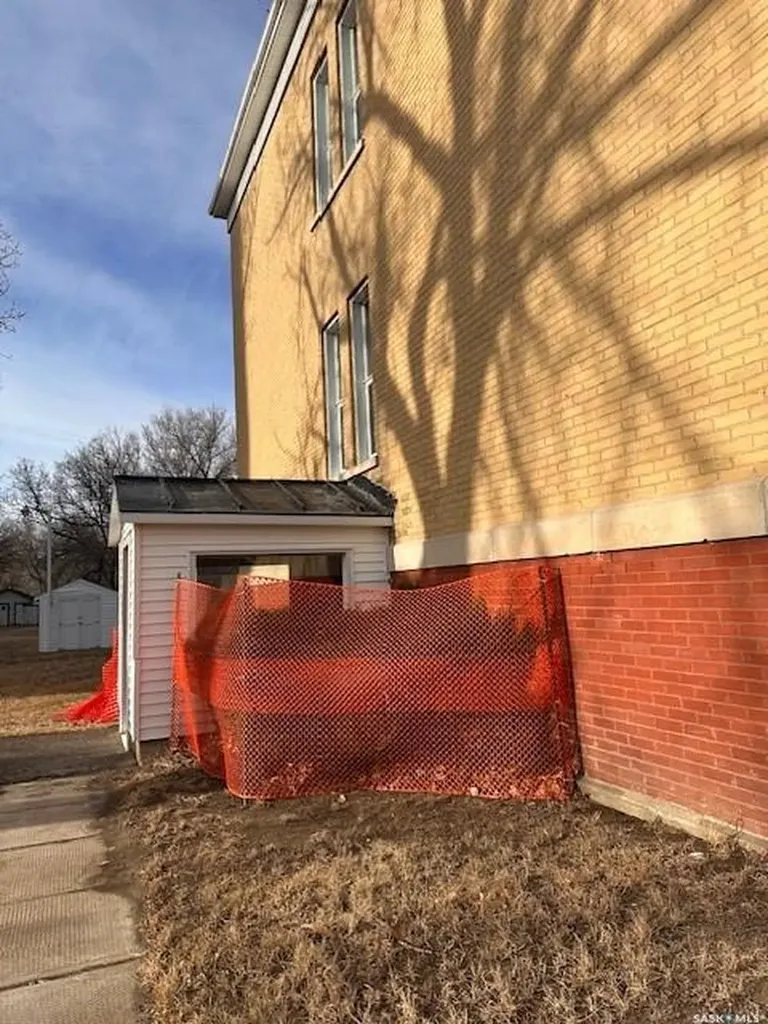 401 1st Avenue Ponteix SK S0N 1Z0