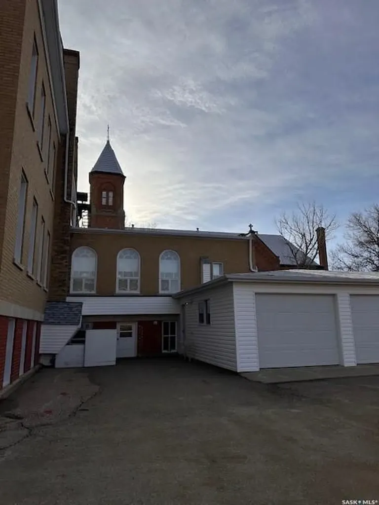 401 1st Avenue Ponteix SK S0N 1Z0