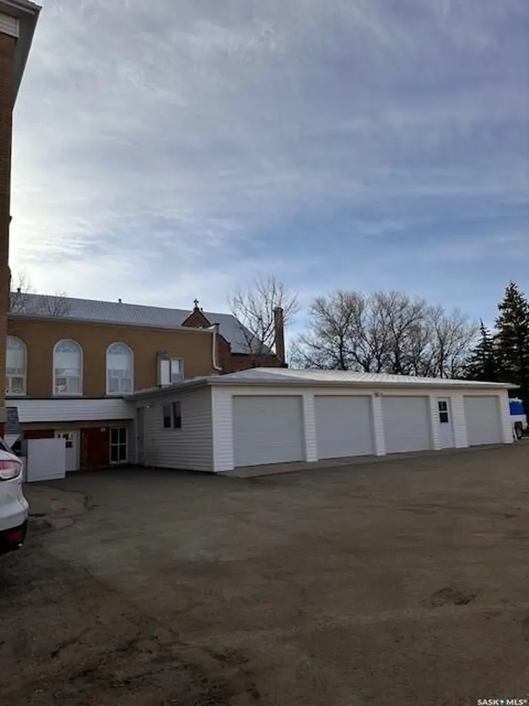 401 1st Avenue Ponteix SK S0N 1Z0