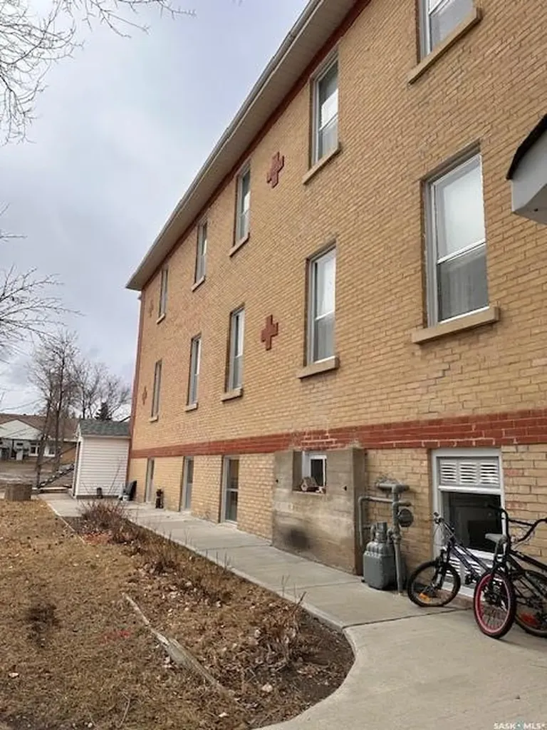 401 1st Avenue Ponteix SK S0N 1Z0