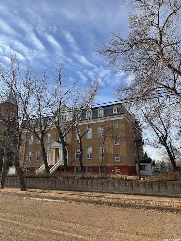 401 1st Avenue Ponteix SK S0N 1Z0