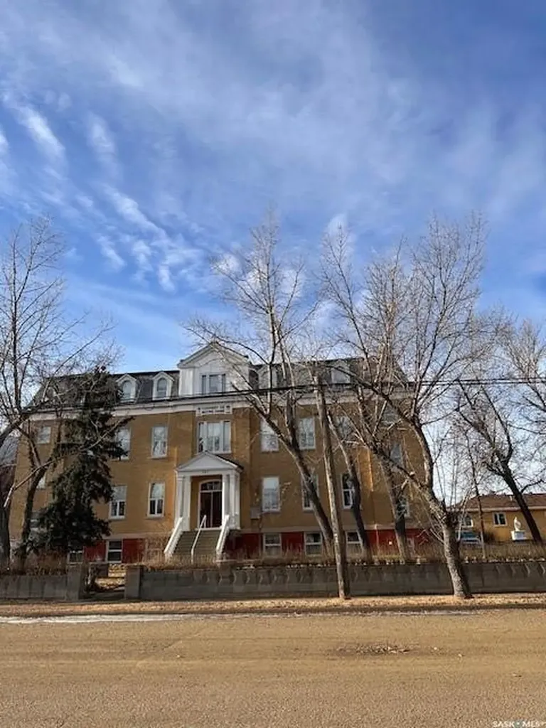 401 1st Avenue Ponteix SK S0N 1Z0