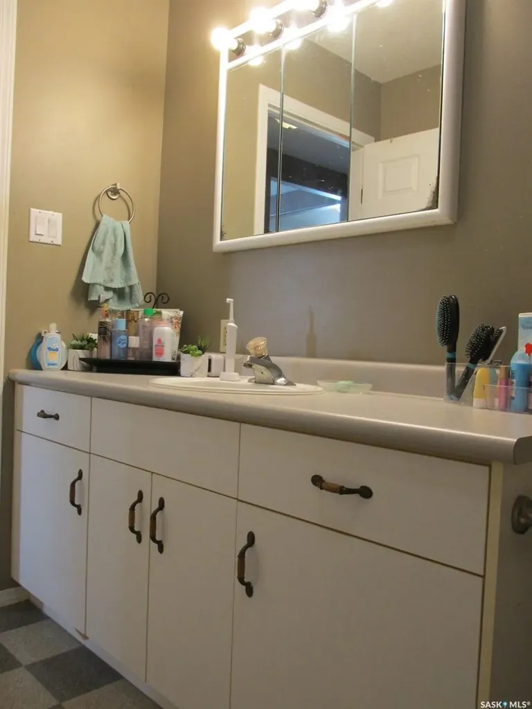 205 6th Street N Nipawin SK S0E 1E0