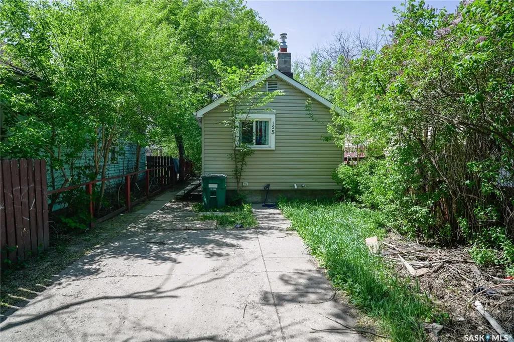 125 S Avenue S Saskatoon SK S7M 2Z7