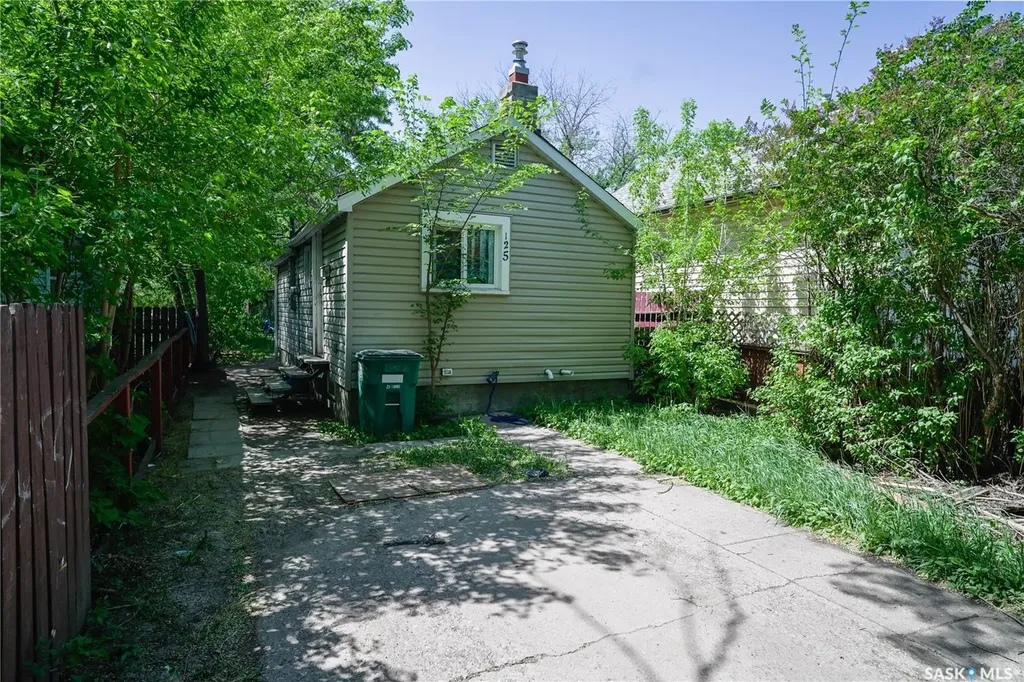 125 S Avenue S Saskatoon SK S7M 2Z7