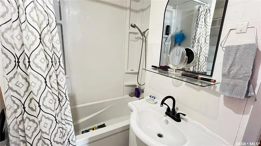 58 2nd Street Tompkins SK S0N 2S0