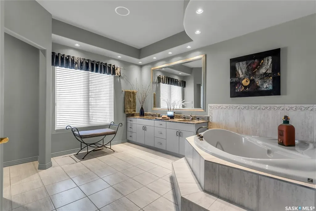 48 Cathedral Bluffs Road Corman Park Rm No. 344 SK S7P 1A3