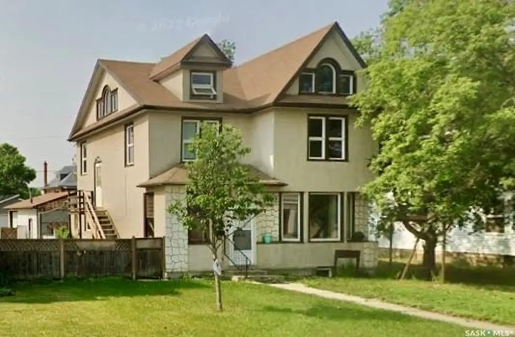 245 Hochelaga Street W Moose Jaw SK S6H 2G4