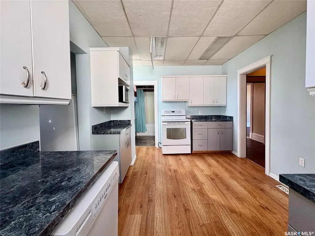 245 Hochelaga Street W Moose Jaw SK S6H 2G4