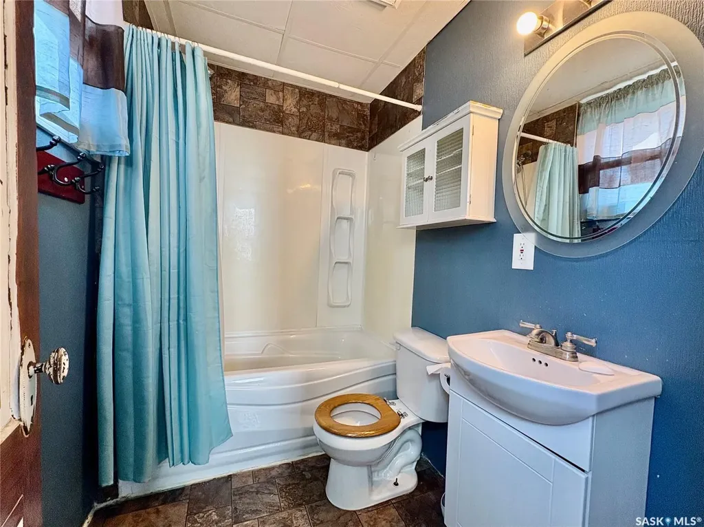 245 Hochelaga Street W Moose Jaw SK S6H 2G4