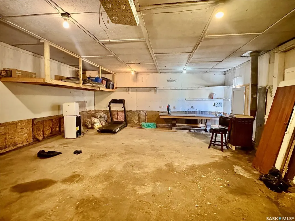 245 Hochelaga Street W Moose Jaw SK S6H 2G4