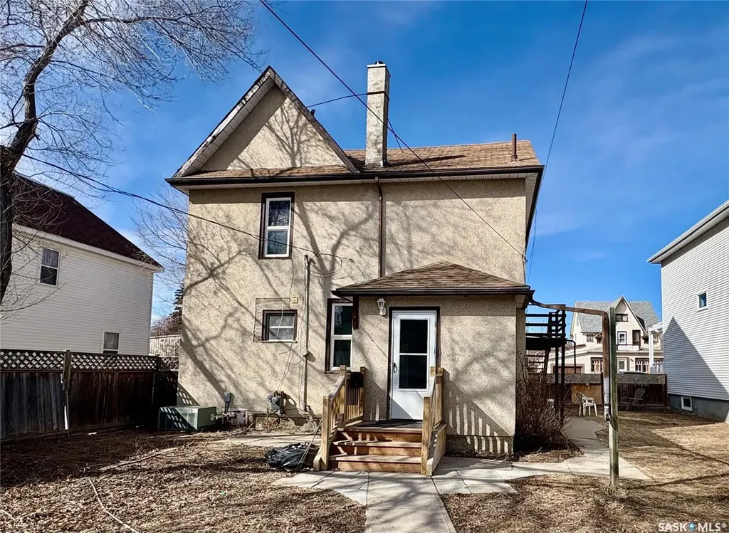 245 Hochelaga Street W Moose Jaw SK S6H 2G4