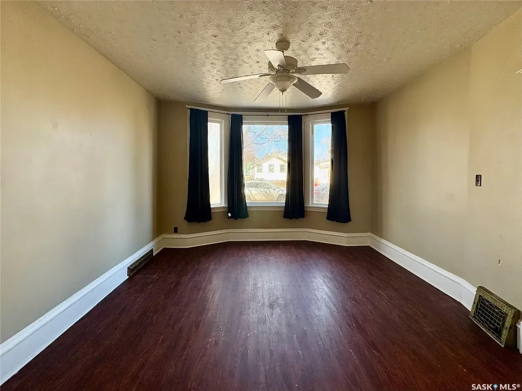 245 Hochelaga Street W Moose Jaw SK S6H 2G4