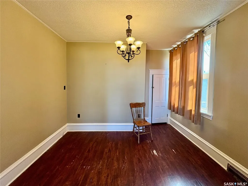 245 Hochelaga Street W Moose Jaw SK S6H 2G4