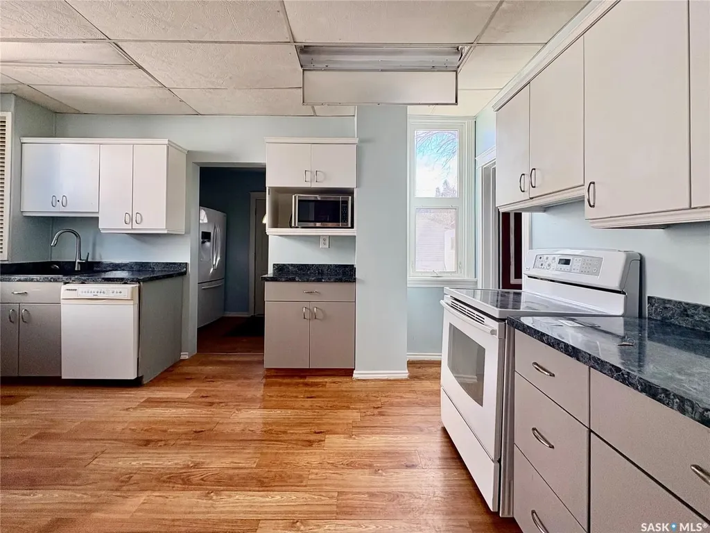 245 Hochelaga Street W Moose Jaw SK S6H 2G4