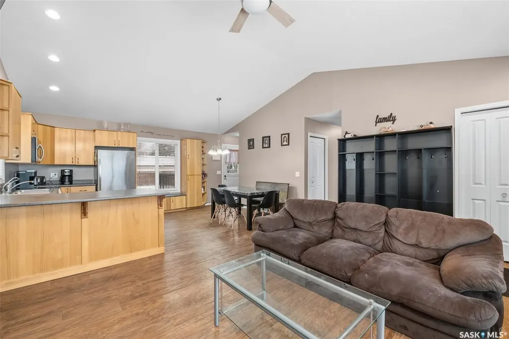 335 Ruttle Avenue Kinistino SK S0J 1H0