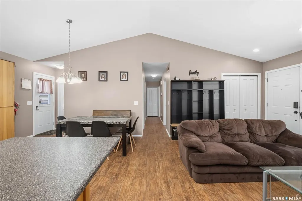 335 Ruttle Avenue Kinistino SK S0J 1H0