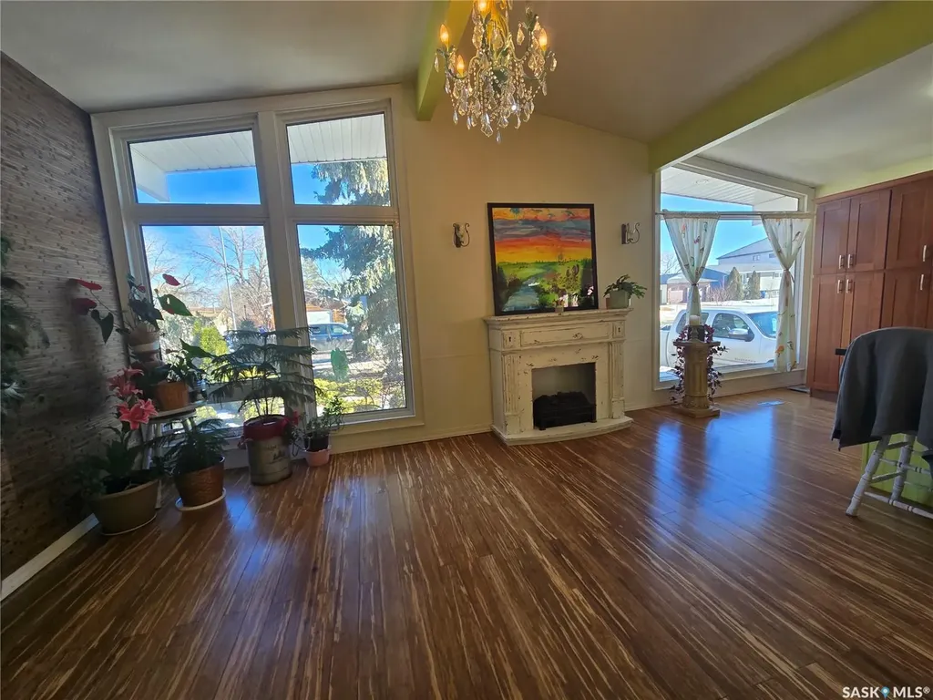 531 Scott Street Weyburn SK S4H 1T2