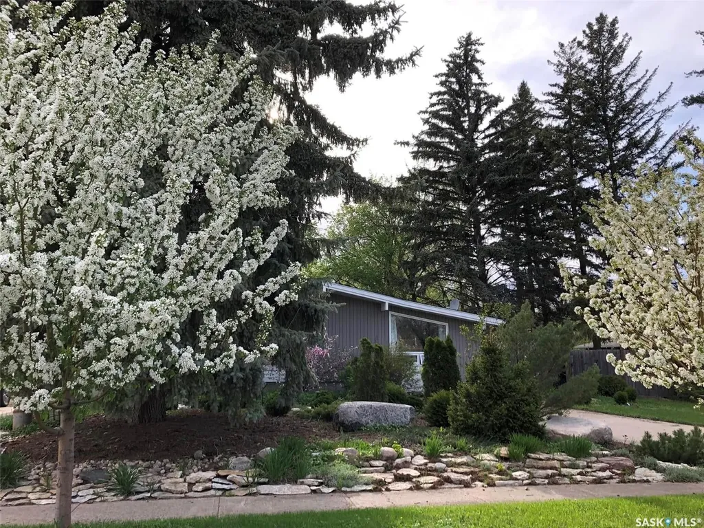 531 Scott Street Weyburn SK S4H 1T2