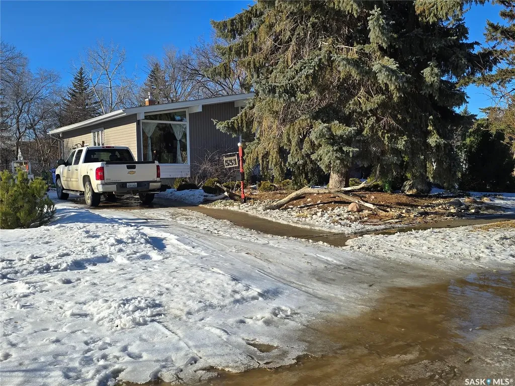 531 Scott Street Weyburn SK S4H 1T2