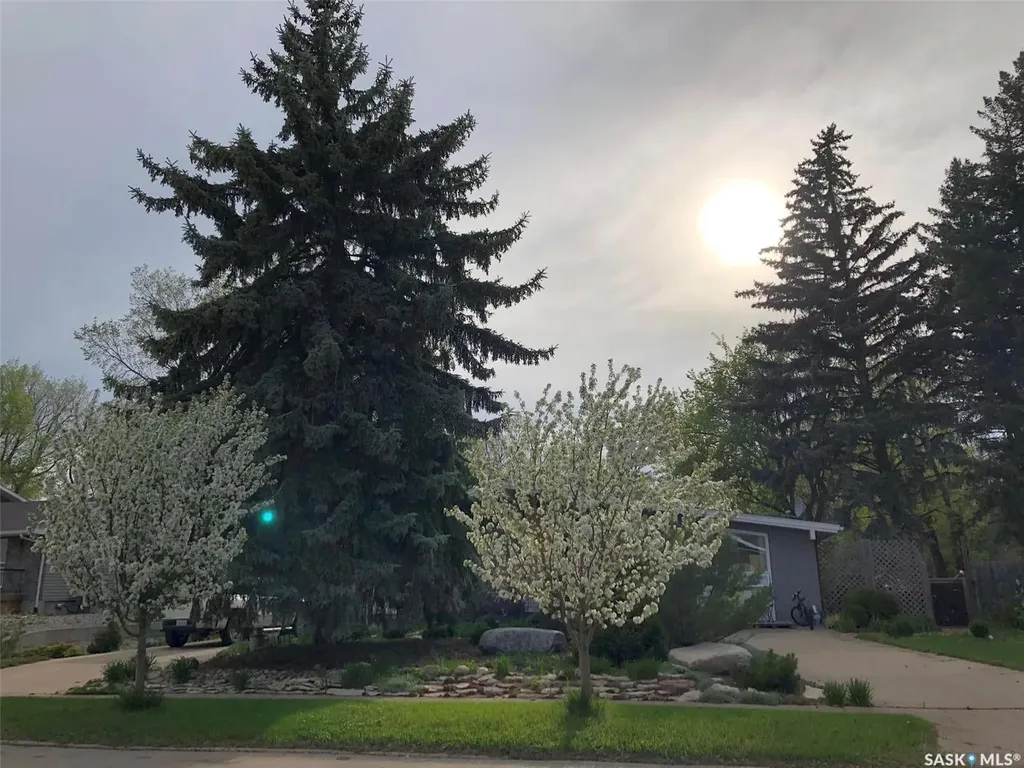 531 Scott Street Weyburn SK S4H 1T2