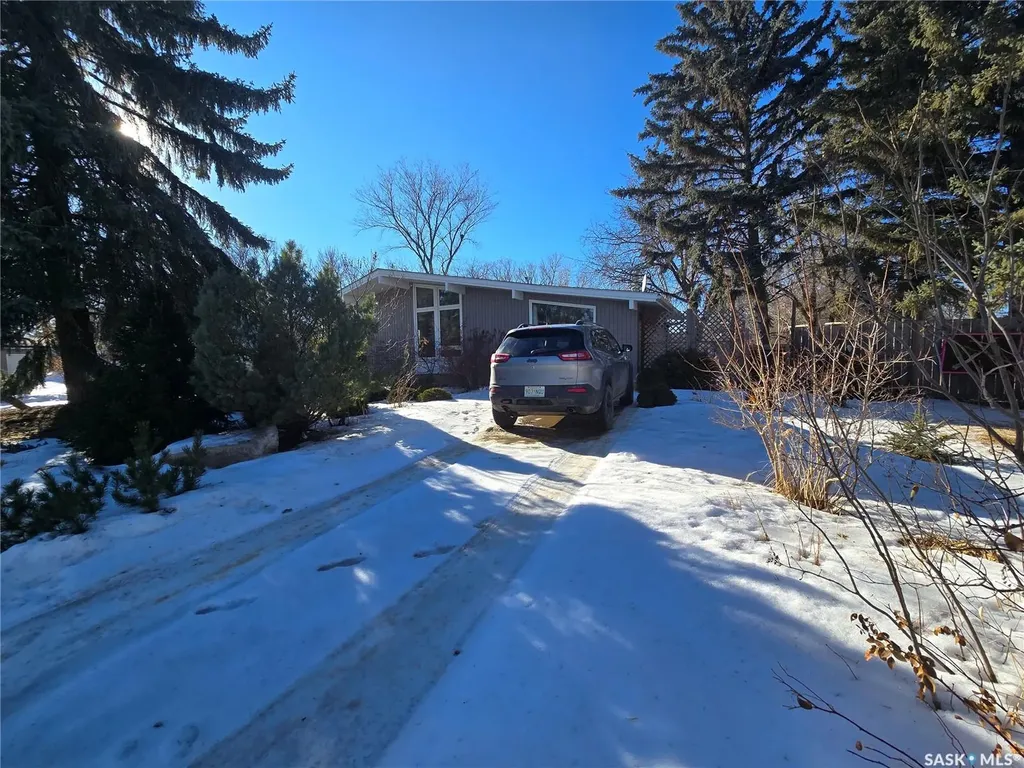 531 Scott Street Weyburn SK S4H 1T2